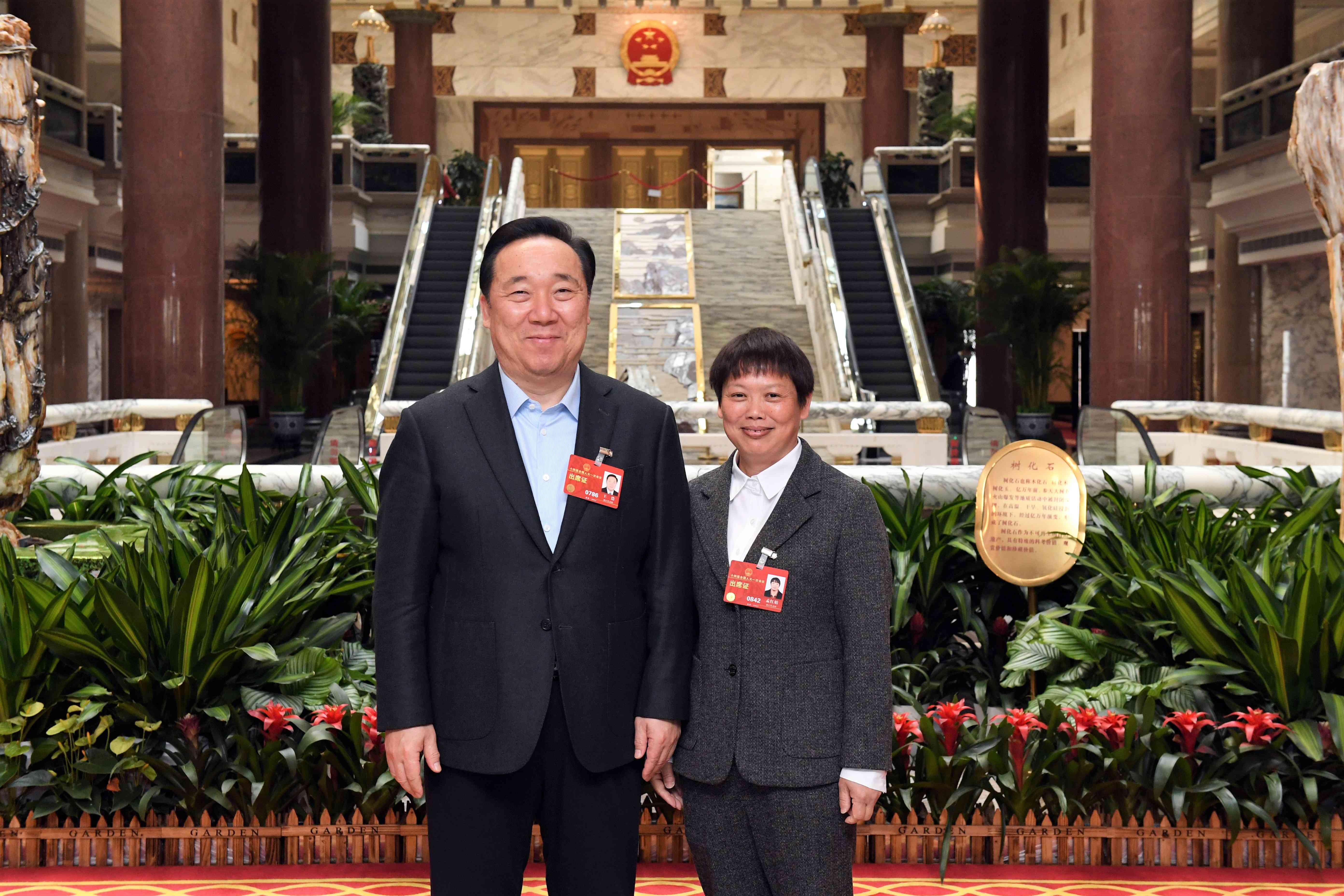 53、2023年1月15日,浙江省第十四屆人民代表大會第一次會議舉行第三次全體會議,我司紹興工廠車間主任孟紅娟當選全國人大代表。.jpg 53、2023年1月15日,浙江省第十四屆人民代表大會第一次會議舉行第三次全體會議,我司紹興工廠車間主任孟紅娟當選全國人大代表。.jpg